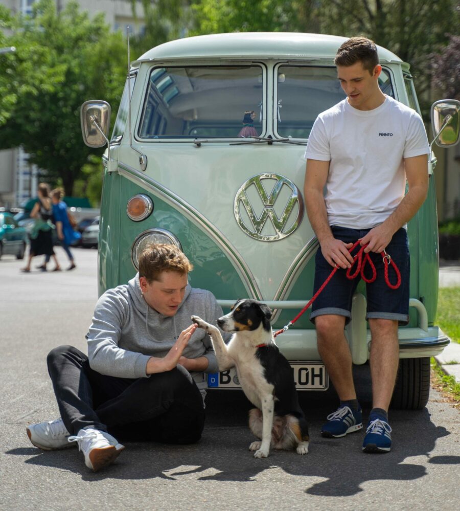 FINNTO About us Gründer und Hund